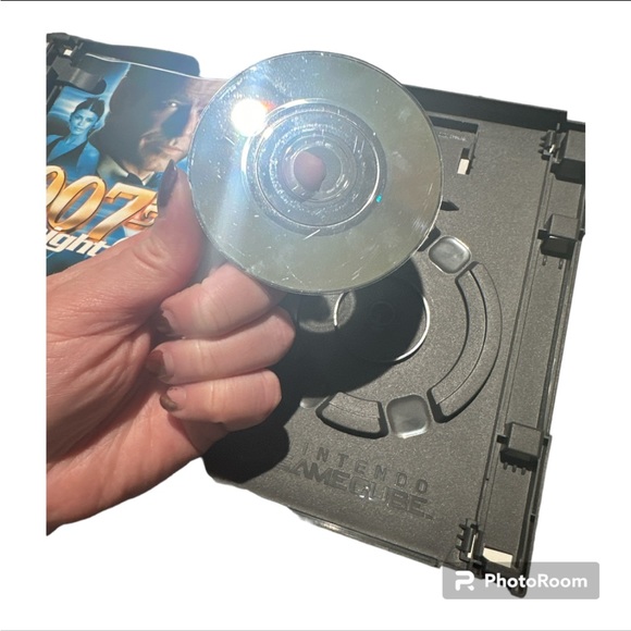 James Bond 007- Nightfire- for Nintendo GameCube (EUC) - Picture 4 of 4